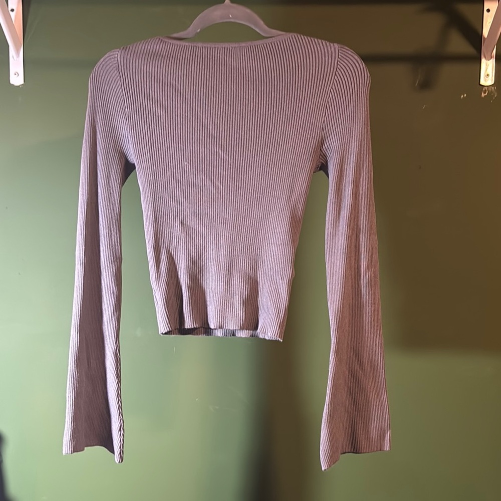 H&M Gray Ribbed Fitted Long Bell Sleeve Tee